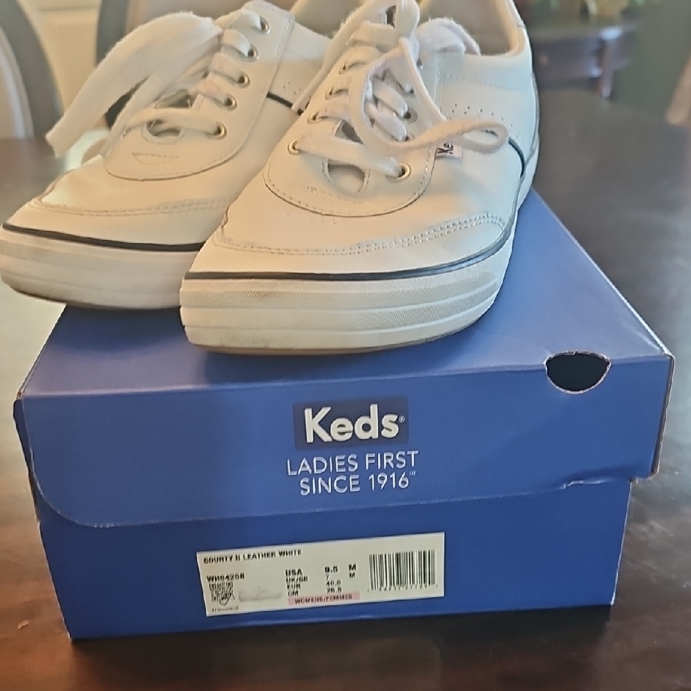 Keds Tennis Shoes Size 9.5 Very Loved.